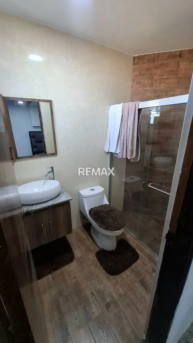 BAJAA SU PRECIO EN VENTA APARTAMENTO ACTUALIZADO Y AMOBLADO URB SAN FRANCISCO - 4