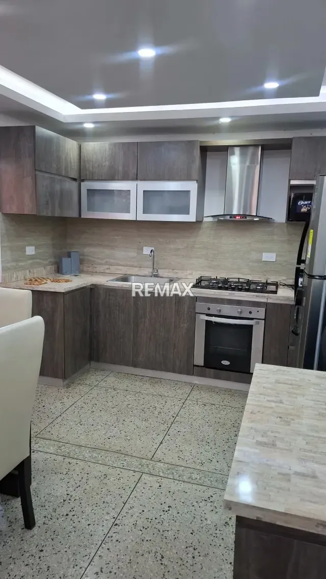 BAJAA SU PRECIO EN VENTA APARTAMENTO ACTUALIZADO Y AMOBLADO URB SAN FRANCISCO - 9