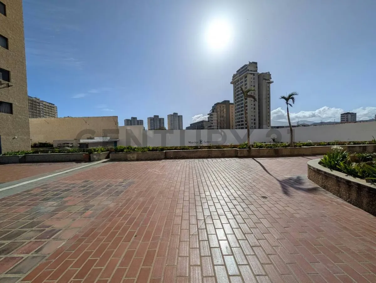 LINDO Y MODERNO APARTAMENTO CON VISTA AL MAR EN PORLAMAR - 11