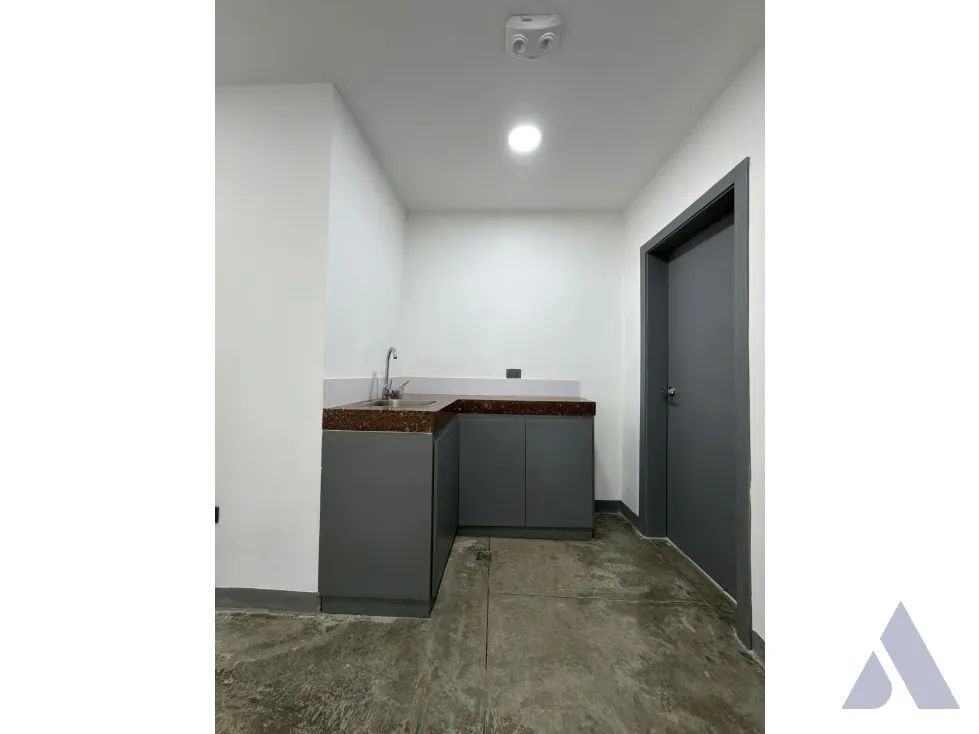 Alquilo local 60m2 San Roman 7916 - 5