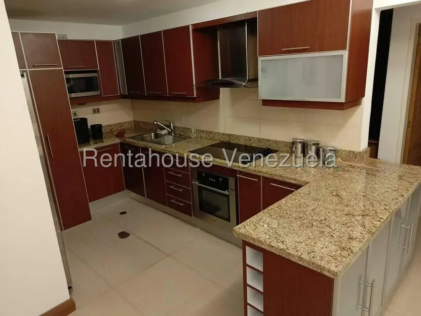 Apartamento (1 Nivel) en Alquiler en Colinas de La Tahona, Distrito Metropolitano - 4