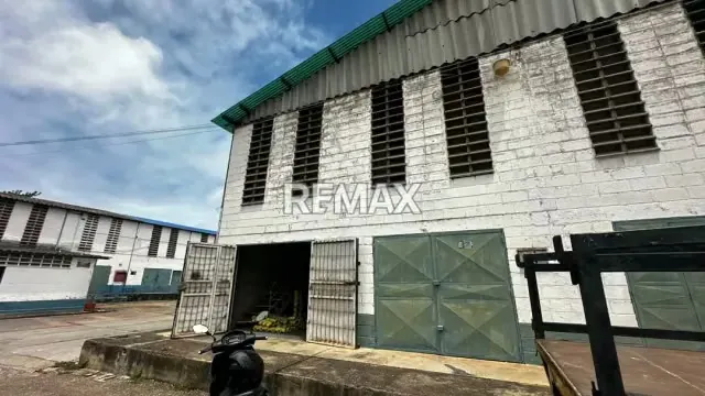 GALPÓN CON POTENCIAL, EN CENTRO DE DEPÓSITOS EL TREBOL, LOS ROBLES - 14