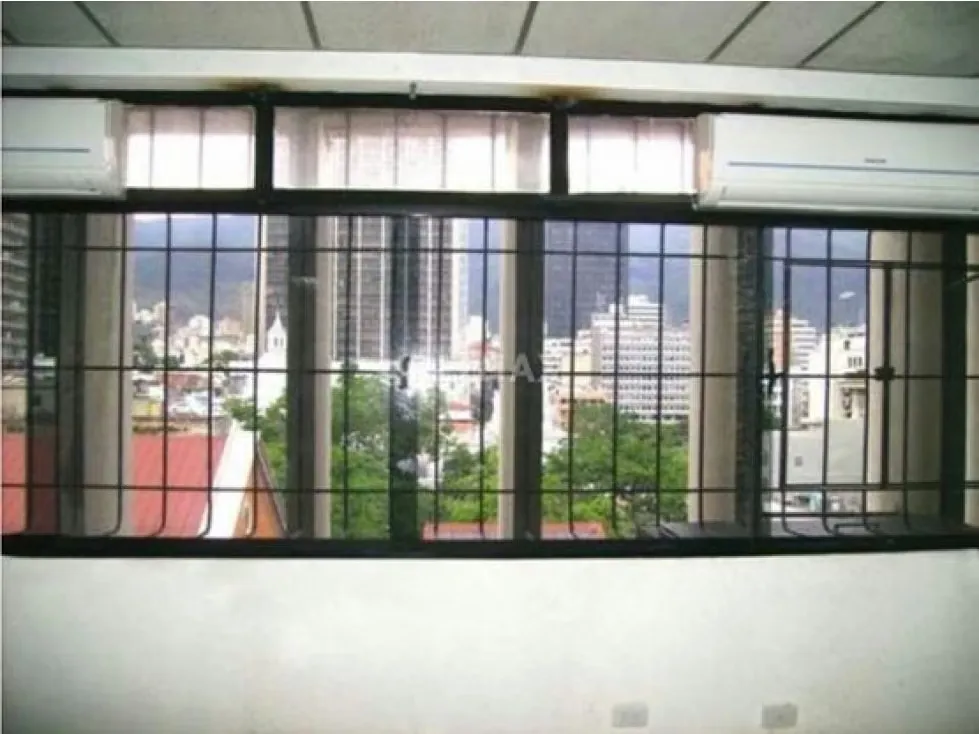 Oficina en Alquiler en el Centro de Caracas 400$ - 8