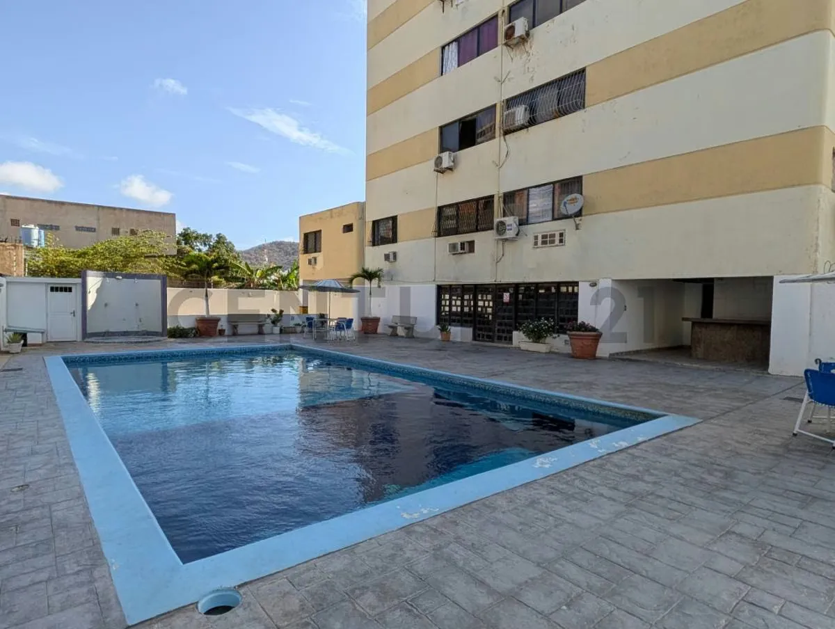 APARTAMENTO MODERNO Y BIEN UBICADO EN PORLAMAR - 11