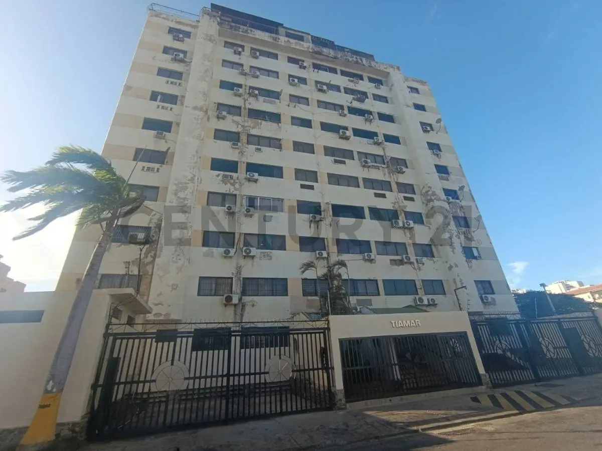 APARTAMENTO MODERNO Y BIEN UBICADO EN PORLAMAR - 2