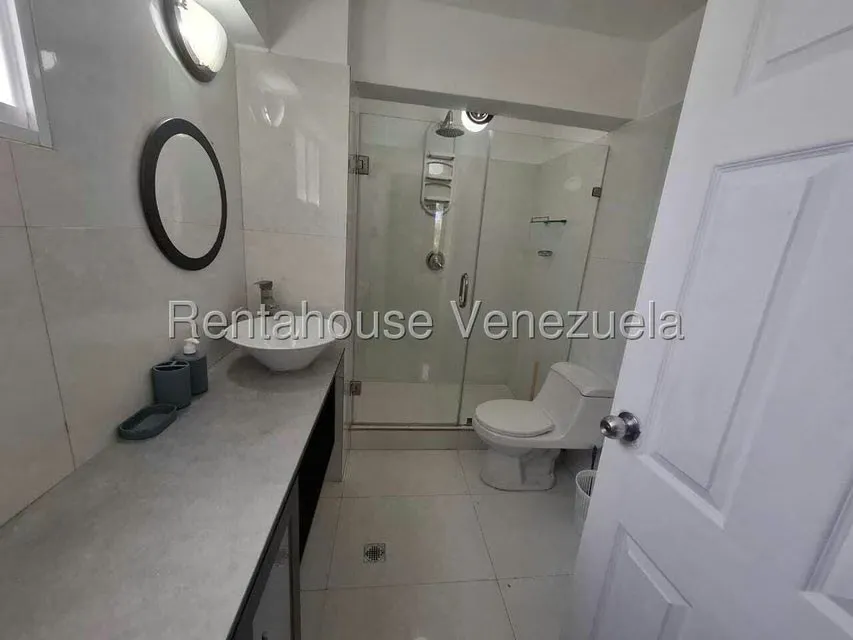Apartamento (1 Nivel) en Alquiler en Colinas de Bello Monte, Distrito Metropolitano - 14