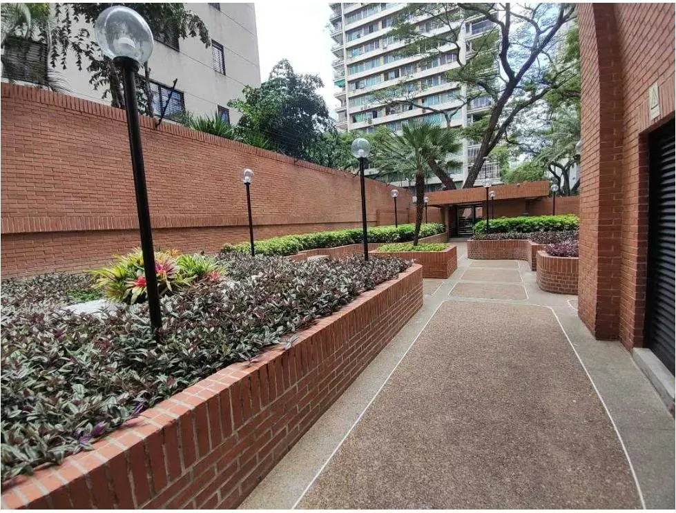 Se vende apartamento 130m2 La Florida 0960 - 4