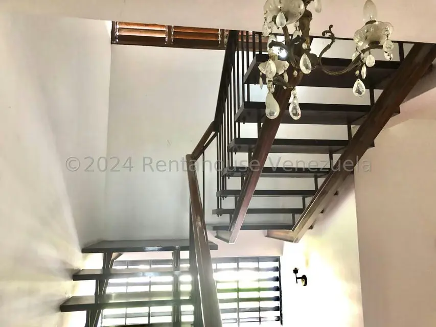 Casa (Multipes Niveles) en Venta en Cumbres de Curumo, Distrito Metropolitano - 30