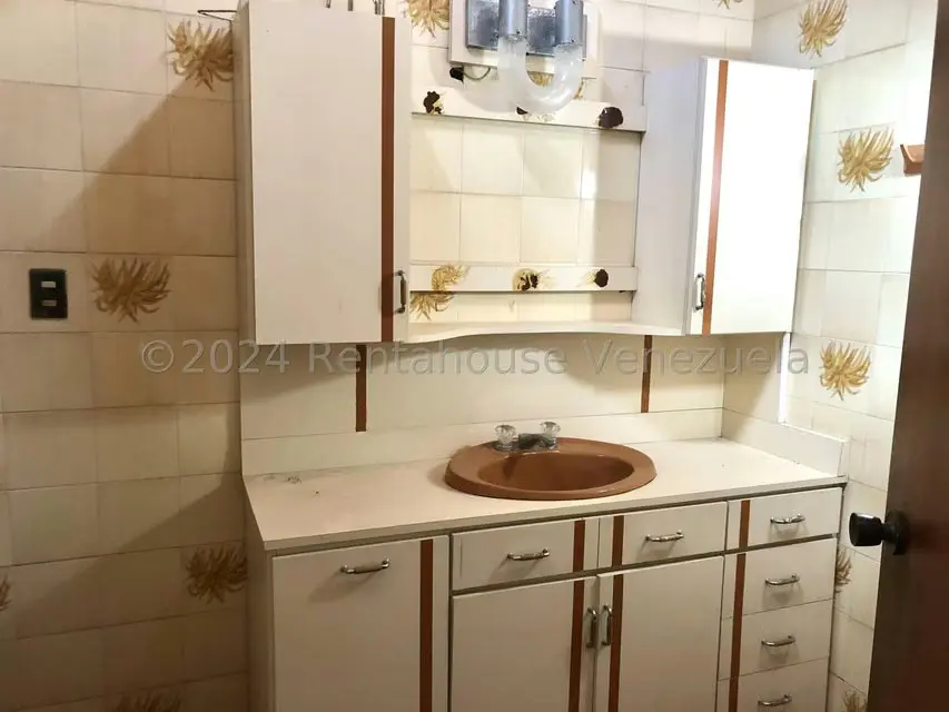 Casa (Multipes Niveles) en Venta en Cumbres de Curumo, Distrito Metropolitano - 41