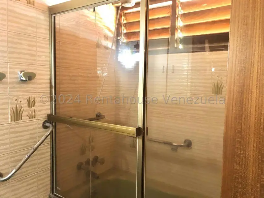 Casa (Multipes Niveles) en Venta en Cumbres de Curumo, Distrito Metropolitano - 52