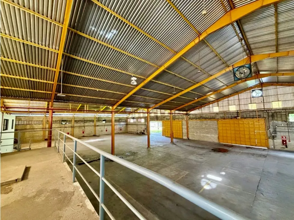 Se vende Galpon Industrial 1.500m2 Guatire - 2
