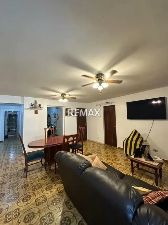 Hermoso Apartamento en venta en Residencias Gin-Ros, con una ubicación privilegiada en el casco central de Guatire.
