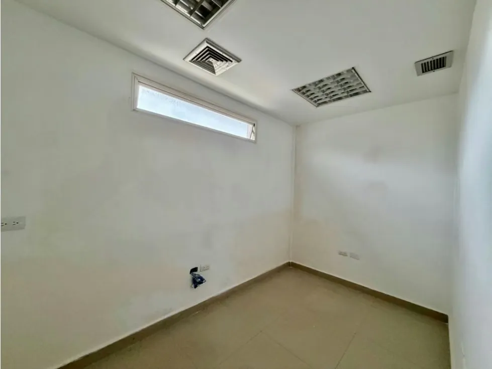 Se alquila edifcio completo para oficina 581m2 La Carlota - 12