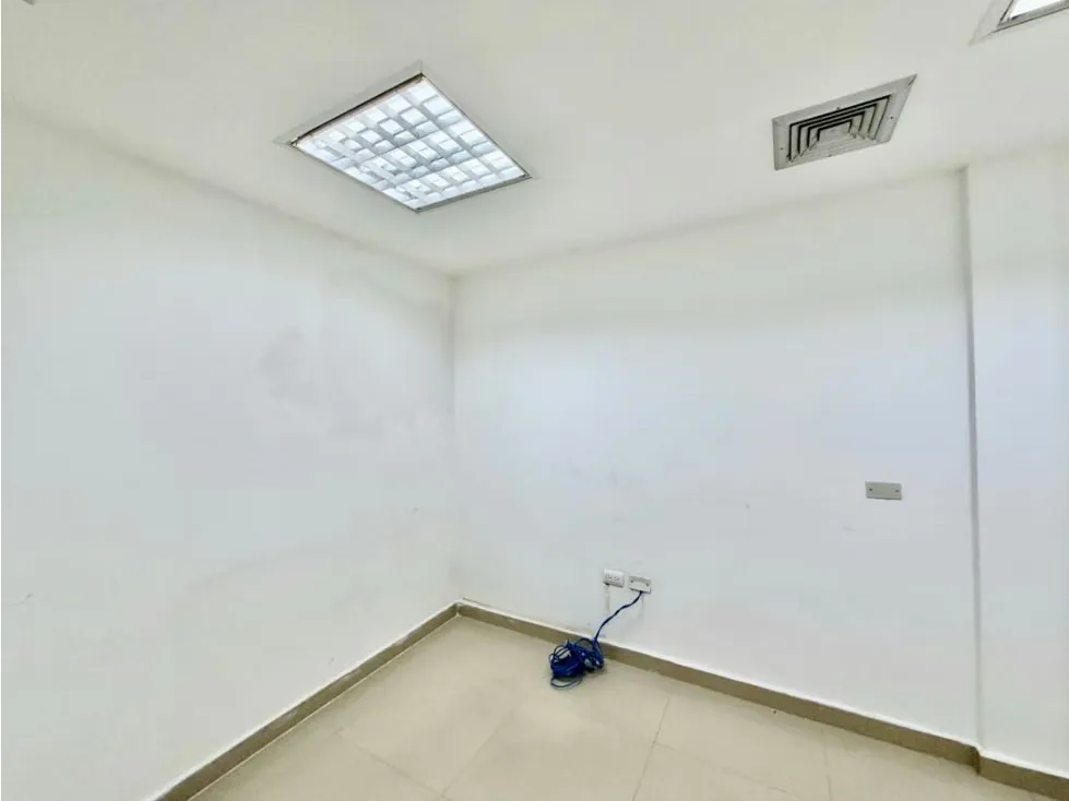 Se alquila edifcio completo para oficina 581m2 La Carlota - 13