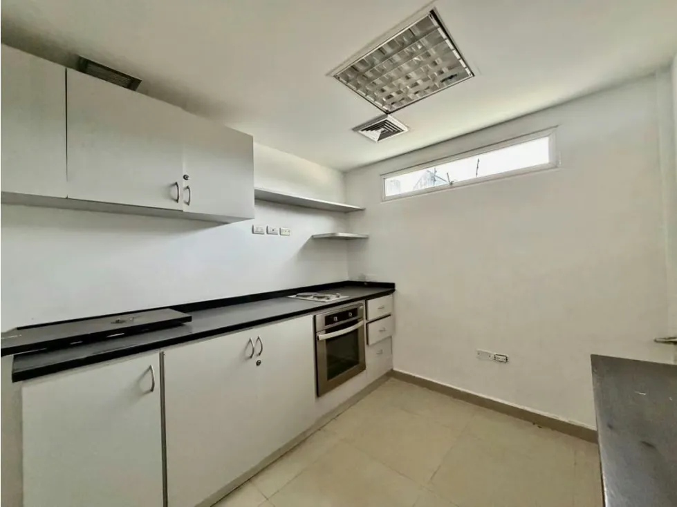 Se alquila edifcio completo para oficina 581m2 La Carlota - 16