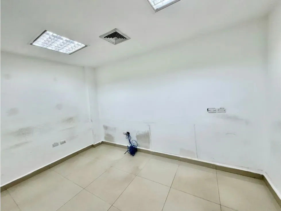Se alquila edifcio completo para oficina 581m2 La Carlota - 17