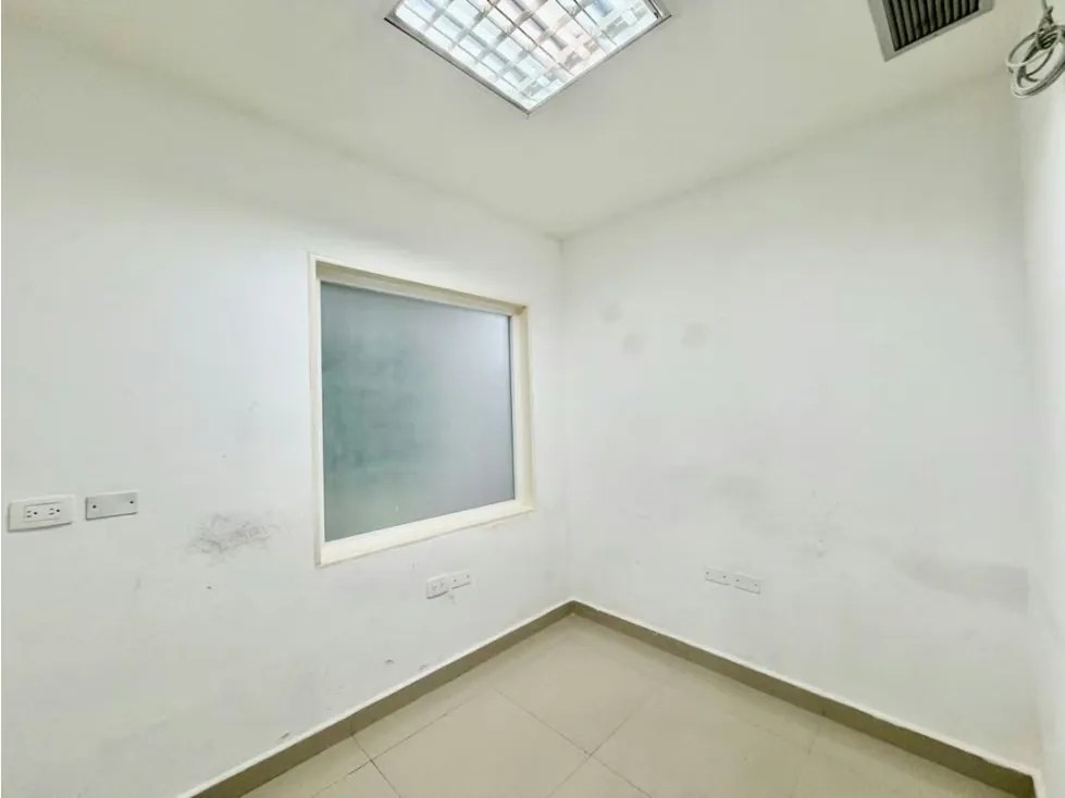 Se alquila edifcio completo para oficina 581m2 La Carlota - 4