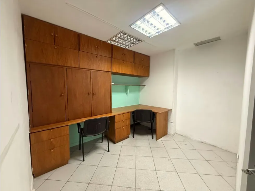 Se alquila oficina 69m2, Urb. El rosal - 3