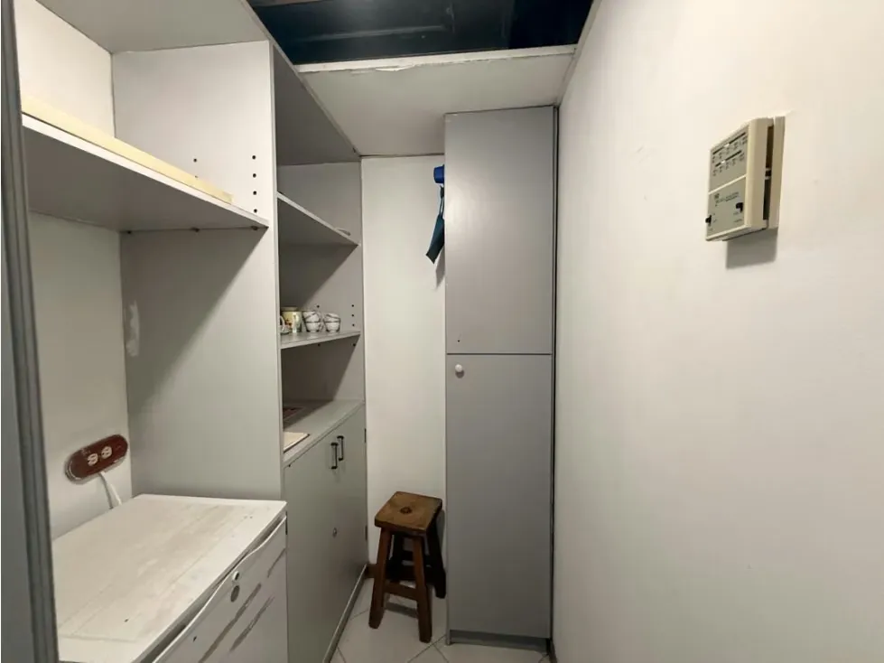Se alquila oficina 69m2, Urb. El rosal - 5
