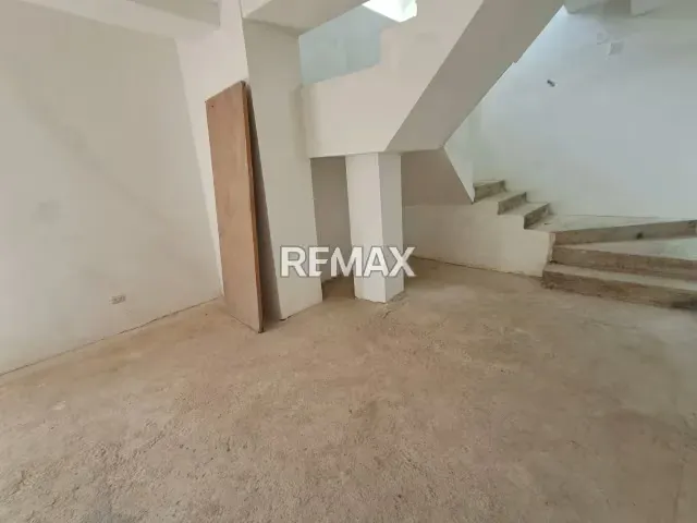 VENDO PLANTA BAJA DÚPLEX CON JARDÍN PRIVADO URB. SOLAR DEL HATILLO - 2