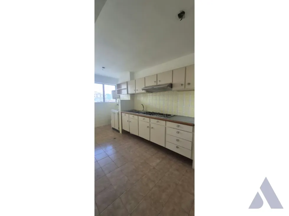 Se alquila apartamento 100m2 El Marqués 4725 - 5