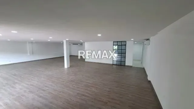 LOCAL COMERCIAL EN ALQUILER EN EL CENTRO COMERCIAL LOS NARANJOS - 3