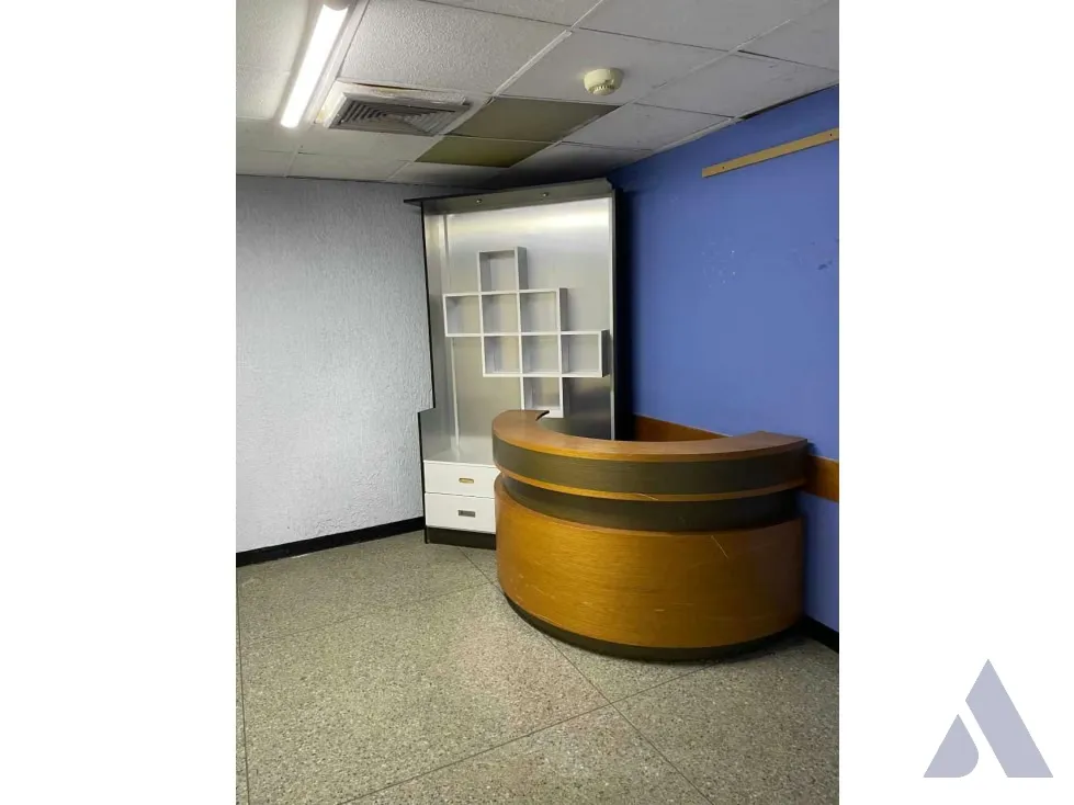 Alquilo oficina 700m2 La Urbina 5418