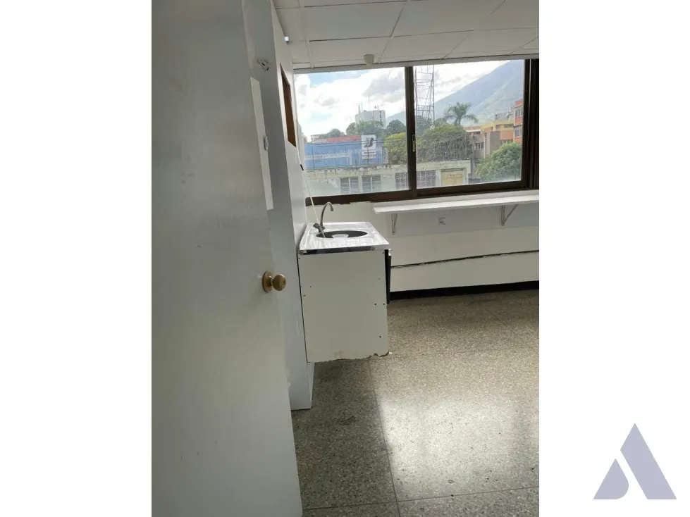 Alquilo oficina 700m2 La Urbina 5418 - 11