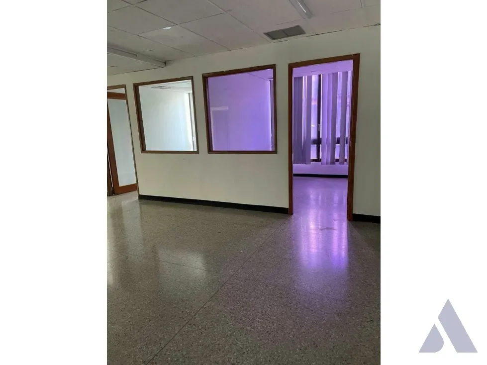 Alquilo oficina 700m2 La Urbina 5418 - 5