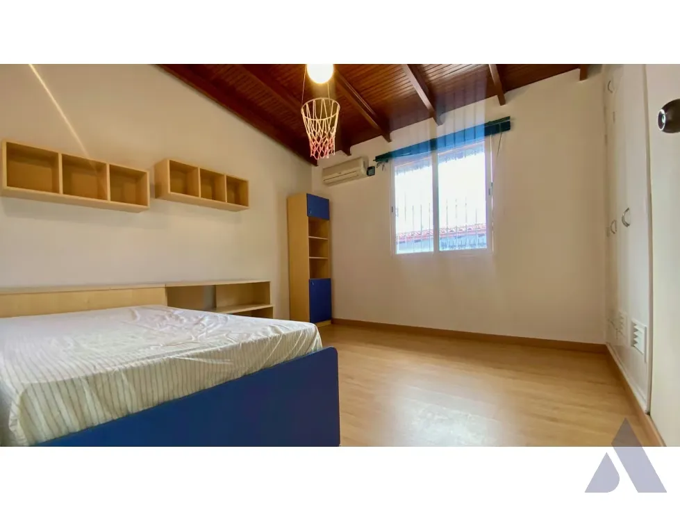 Vendo casa 600m2 calle Geminis Santa Paula 3295 - 25