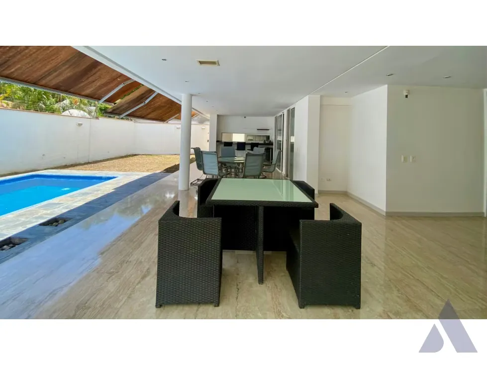 Vendo casa 600m2 calle Geminis Santa Paula 3295 - 5