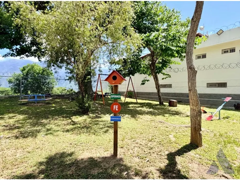 Vendo casa 600m2 calle Geminis Santa Paula 3295 - 42