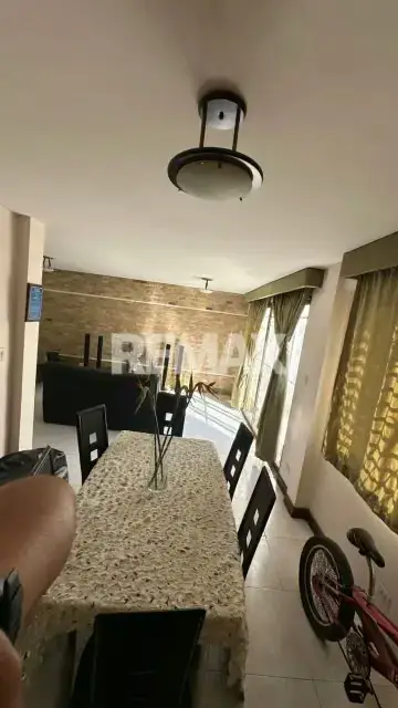 EN VENTA CASA UBICADO EN LA URBANIZACION CLUB HIPICO DE LAS TRINITARIAS