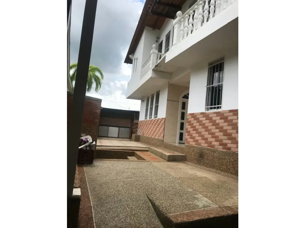 CASA EN PASO REAL 500 M2, 7 HAB, 5 BAÑOS , 3 P/E - 2