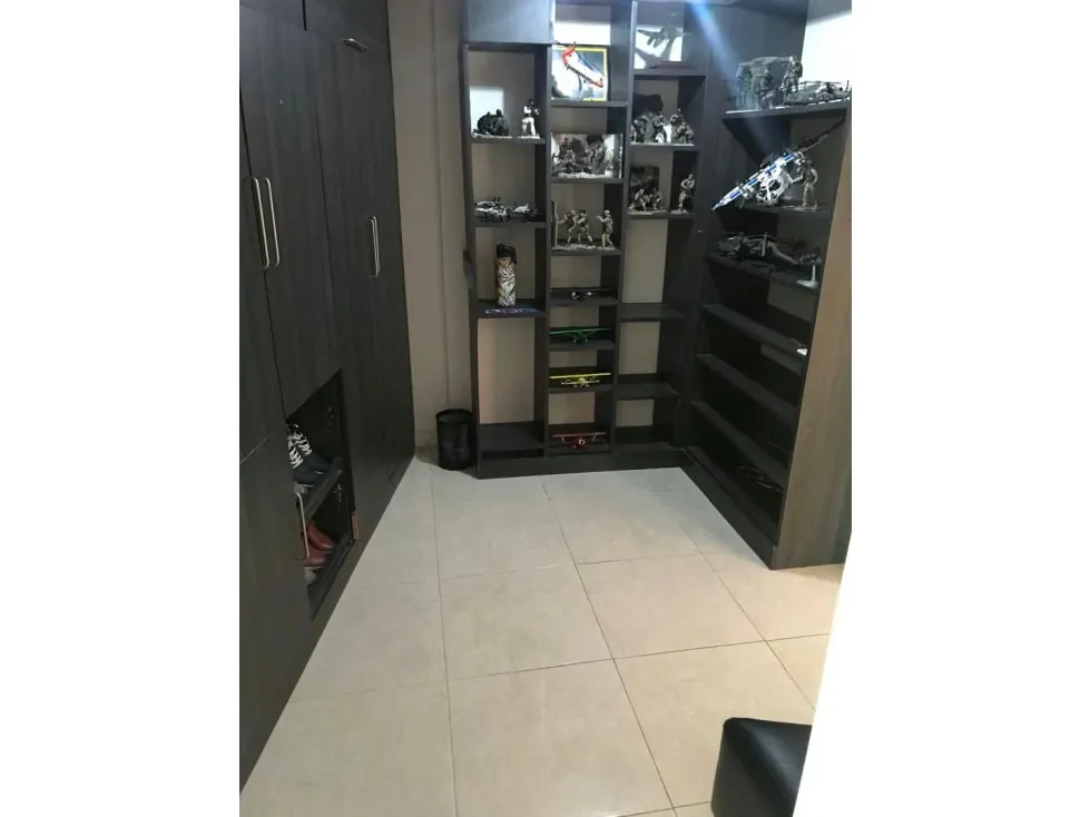 CASA EN PASO REAL 500 M2, 7 HAB, 5 BAÑOS , 3 P/E - 8