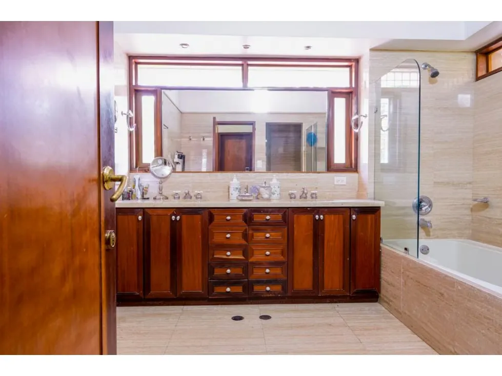 Se vende casa 850m2 4h+3s/8b/7p Cerro Verde - 22