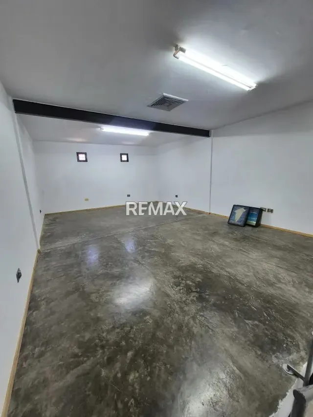 Local Comercial En Alquiler - Calle Cedeño, Porlamar. - 9