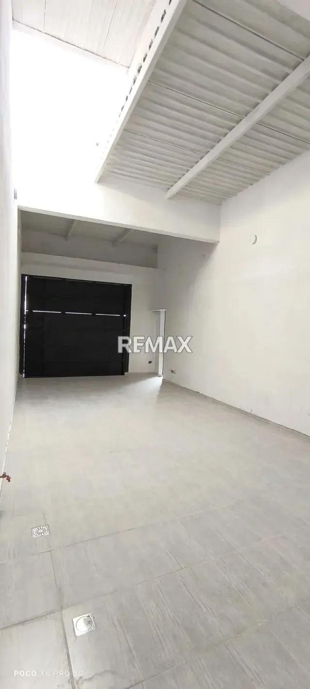EN VENTA CASA PARA USO COMERCIAL EN BARRIO OBRERO - 3