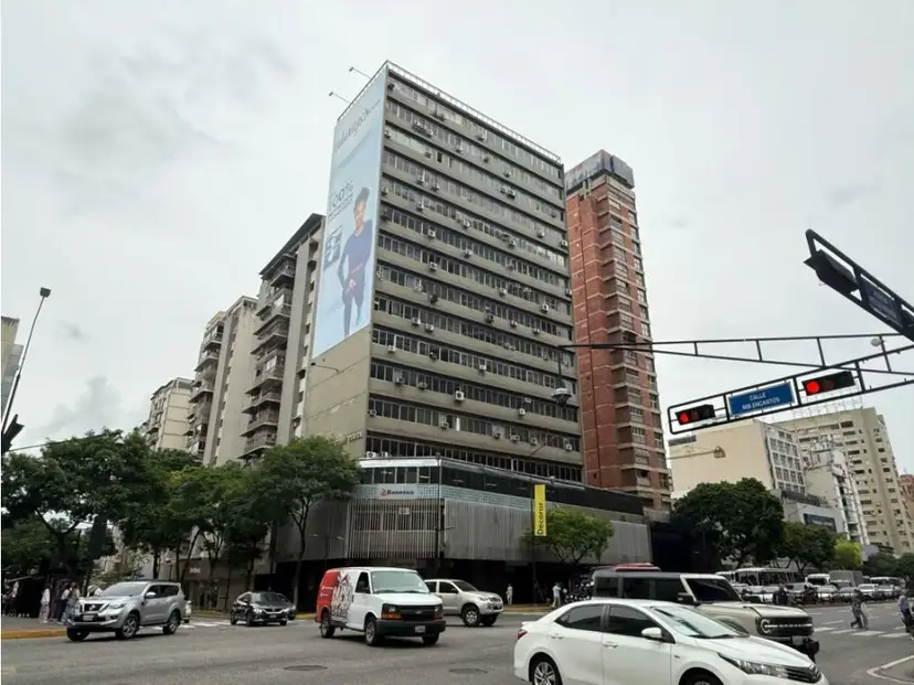 OFICINA EN ALQUILER CHACAO (SERVICIOS INCLUIDOS)