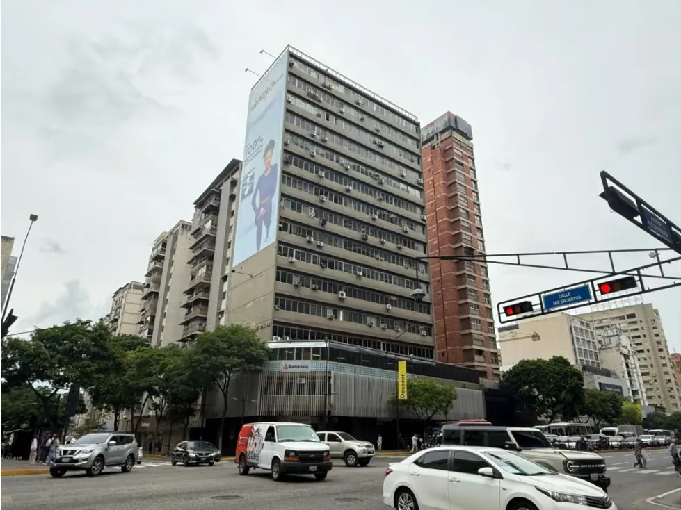OFICINA EN ALQUILER CHACAO (SERVICIOS INCLUIDOS)
