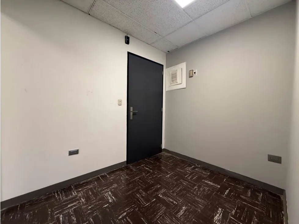 OFICINA EN ALQUILER CHACAO (SERVICIOS INCLUIDOS) - 4