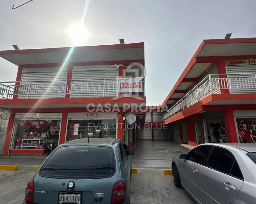 Local comercial en el centro comercial Los Bracho, sierra maestra, av. 15