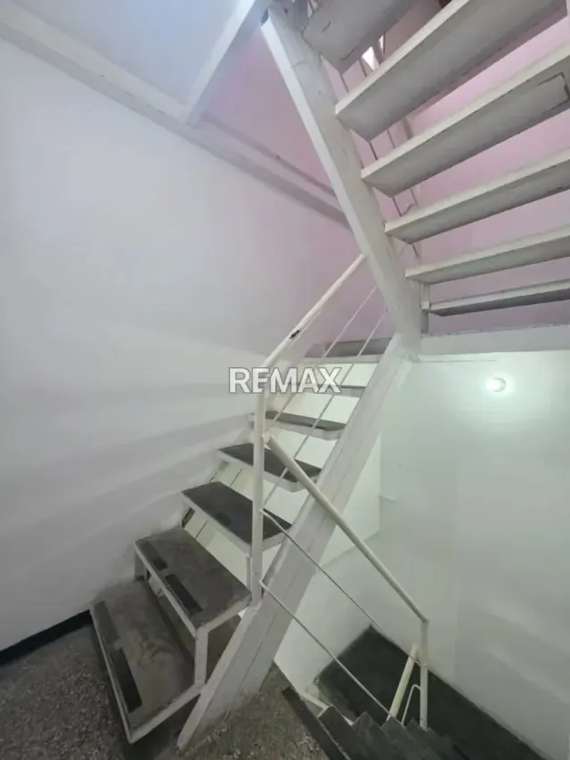 Edificio comercial ubicado en la vía principal santa teresa, sector barrio bolívar - 16