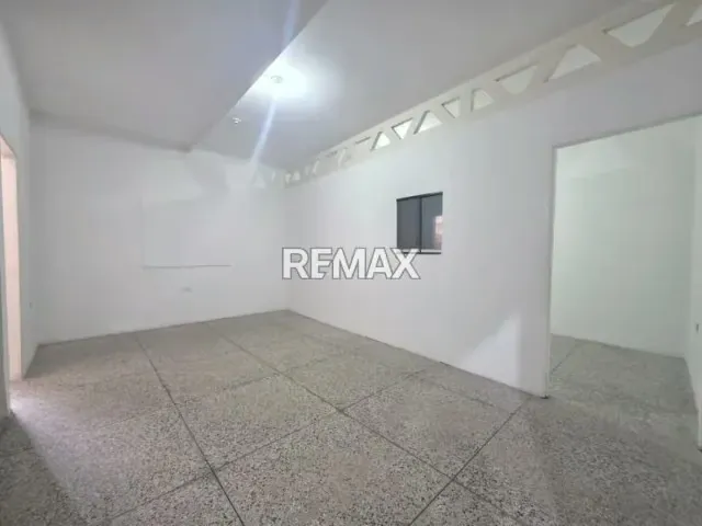 Edificio comercial ubicado en la vía principal santa teresa, sector barrio bolívar - 8