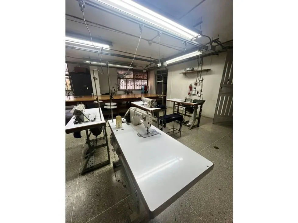 LOCAL COMERCIAL - AV. BARALT - 130 Mts2 - 2