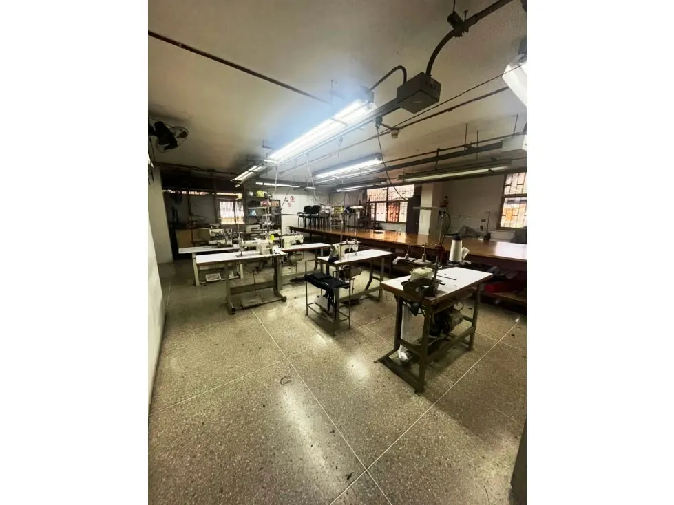 LOCAL COMERCIAL - AV. BARALT - 130 Mts2 - 4