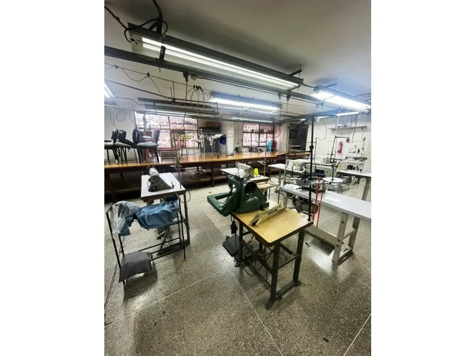 LOCAL COMERCIAL - AV. BARALT - 130 Mts2 - 5