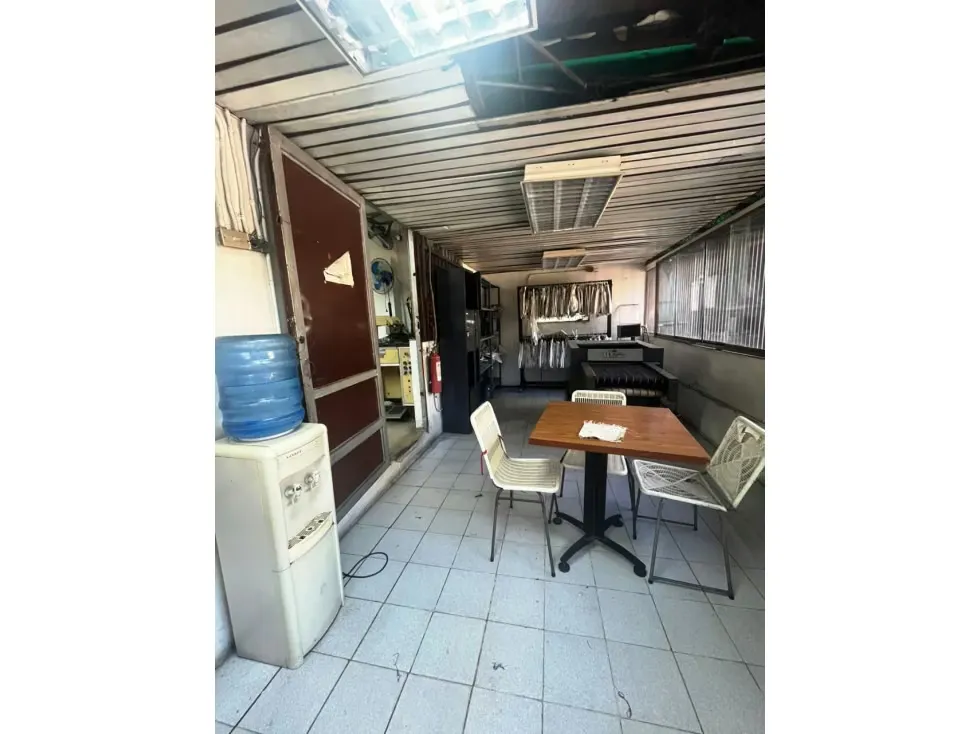 LOCAL COMERCIAL - AV. BARALT - 130 Mts2 - 7