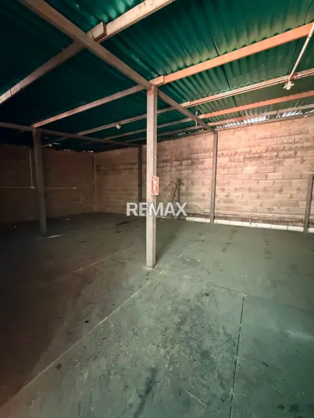 En Alquiler Galpón Industrial Versátil con Residencia y Excelente Infraestructura - 5