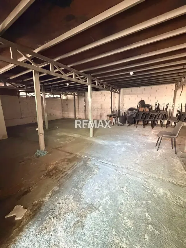 En Alquiler Galpón Industrial Versátil con Residencia y Excelente Infraestructura - 7